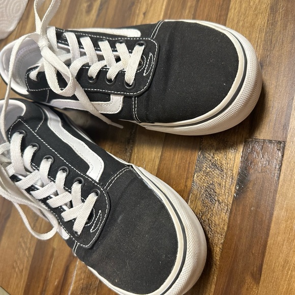 Vans - Picture 5 of 7